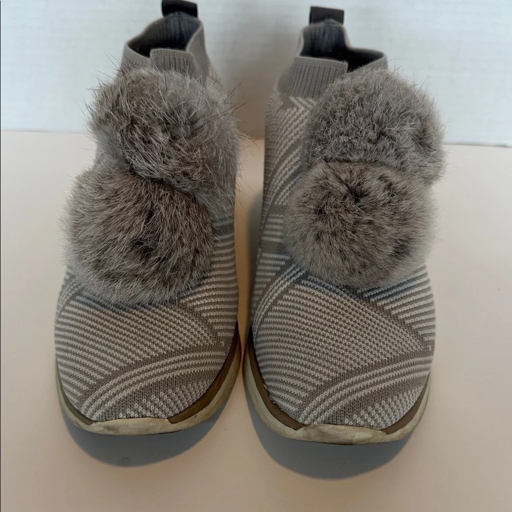 Louis Et Cie Buffie Pom Pom Slip On Knit Sneakers Size 9 Rabbit Fur Casual